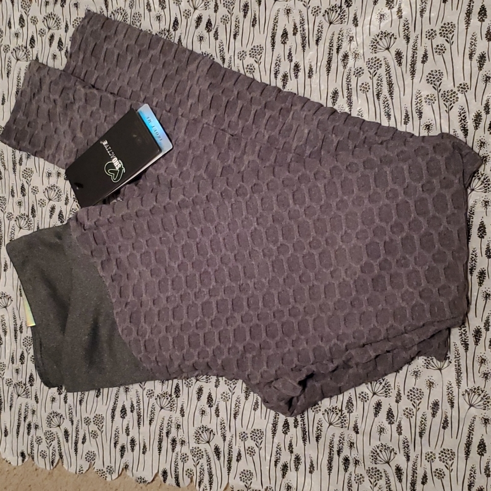 SHOACTIVE leggings. Womens SIZE S. NWT
